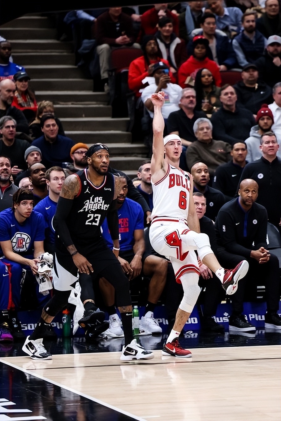 包含窗口期芝加哥公牛备战国王杯；篮板制胜细节曝光；气氛紧张；高层口径保持一致的词条