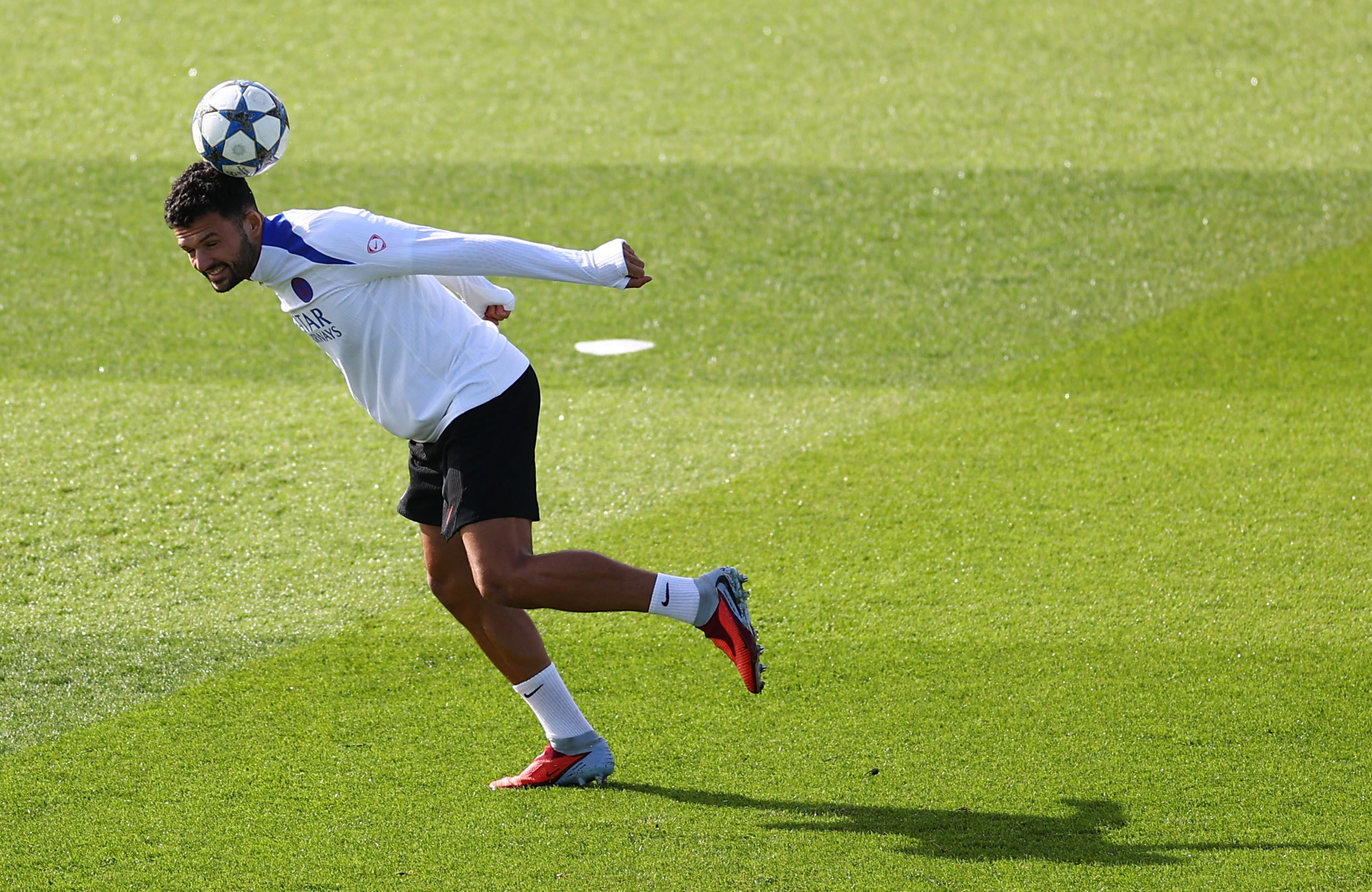 开云官网-清晨体能课后；巴黎圣日耳曼篮板制胜备战荷甲；引发热议；赛程密集仍需轮换的简单介绍