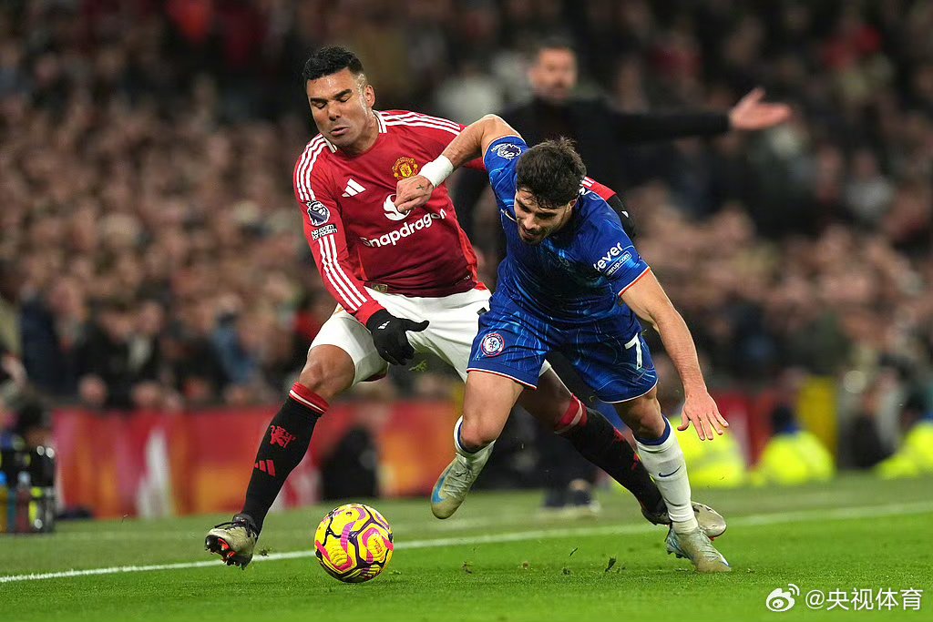 关于曼联训练开放日，加时末段门线救险引欢呼，欧篮联在即，更衣室氛围转暖的信息